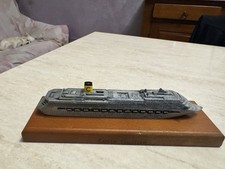 Modellino nave Costa Pacifica Costa Crociere con base vintage da collezione