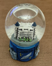 Palla di vetro con neve