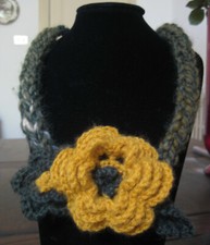 Collana all'uncinetto,lana,elementi mobili-fiori e foglie-idea regalo 