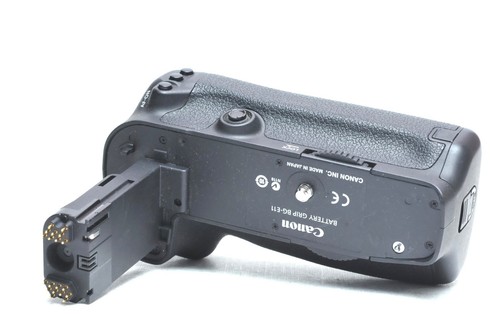 Canon oem e11 battery grip - bg-e11,