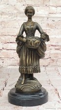 Belle vittoriana con cesto di