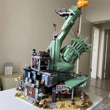 MOC Apocalypseburg Statue