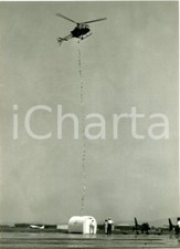 1960 ca TORINO CASELLE Prove di trasporto di sala operatoria in elicottero