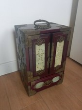 Mobiletto portagioie orientale