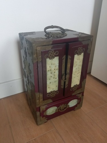 Mobiletto portagioie orientale