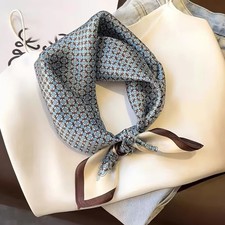 Elegante foulard di seta 70x70