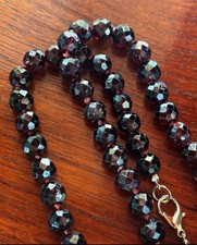 Lunga collana di granati antica