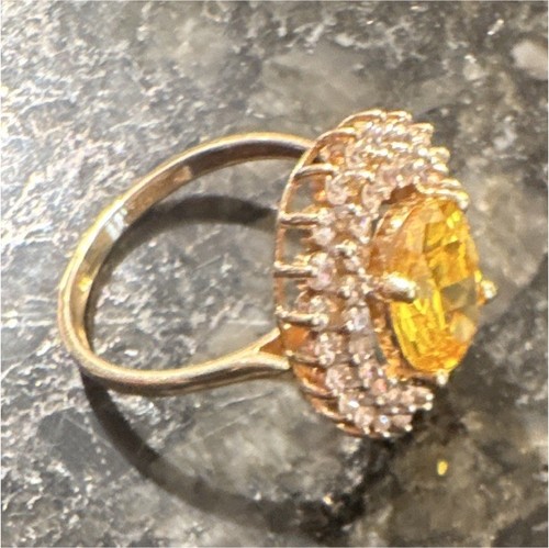 Anello cocktail aureola pietra