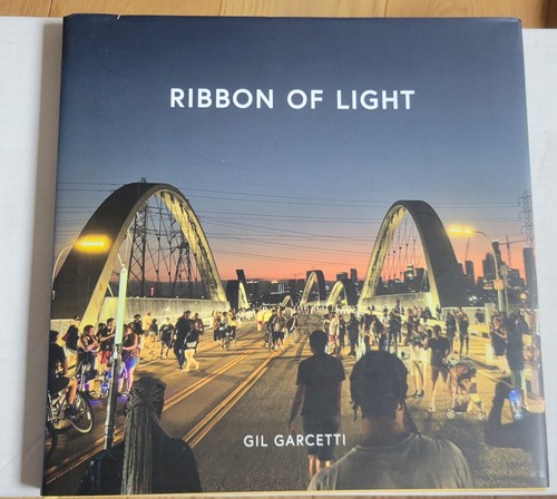 Ribbon light gil - by,