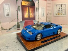 Bugatti EB 110 su tavola in