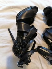 Sandali pelle tacchi alti usati.