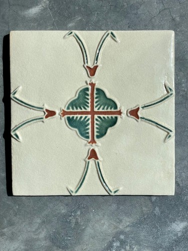 Piastrella ceramica fatta - , a
