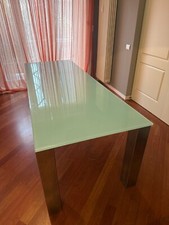 Tavolo in acciaio inox satinato con piano di cristallo lucido 