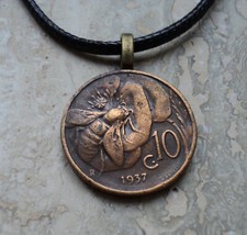 Collana ape mellifera su fiore