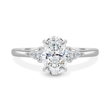 Anello con diamanti coltivati