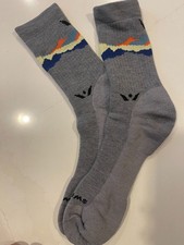 1 - GRANDE Calzino da trekking Swiftwick-Pursuit Hike SIX, lana merino, PICCO SOLEGGIATO