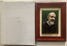 QUADRO IN RESINA PADRE PIO IN RILIEVO 20 x 25 cm
