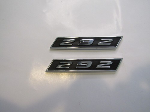 292 emblemi profilati - emblemi, cromati