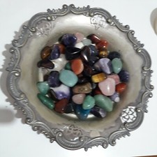 60 PIETRE DURE  PICCOLE COLORATE IN CENTROTAVOLA . DA COLLEZIONE.