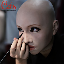 Maschera facciale realistica