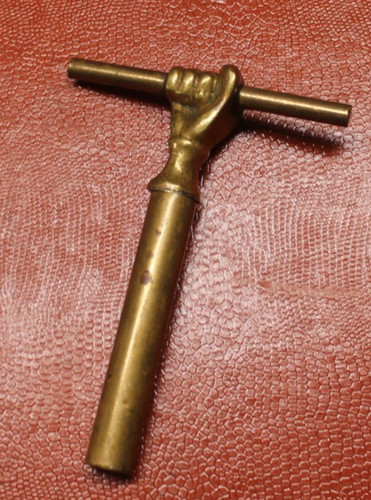 Tire bouchon bronze - en,