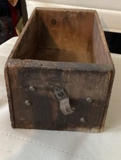 Antico cassetto in legno con