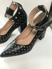 scarpe nere con borchie