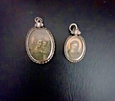 lotto due portafoto apribili argento bella lavorazione ,assolutamente vintage