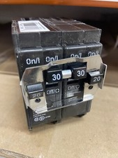 Eaton BQ220230 20Amp/30Amp Interruttore Quadplex Trip Indipendente Quadpoli