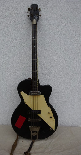 Vecchia chitarra basso