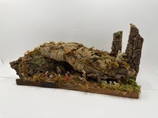 Presepe Artigianale con Grotta in Sughero, Dettagli Naturali e Luci LED