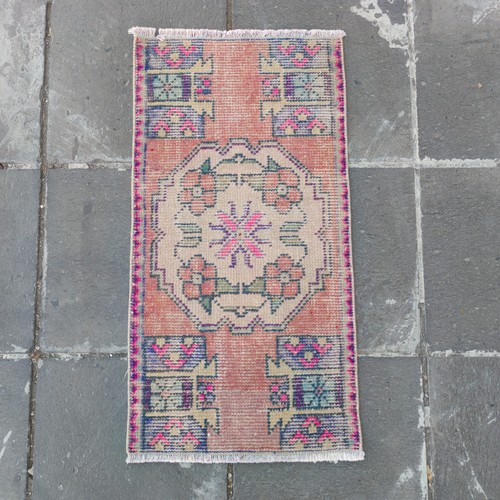 Tappeto piccolo vintage turco