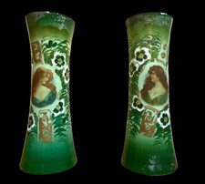 antica coppia di vasi in vetro opalino con cammei del XIX secolo