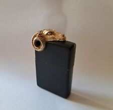 Accendino Vintage Zippo Sculpture Series “Ram” Ariete – Nero Satinato/Dorato