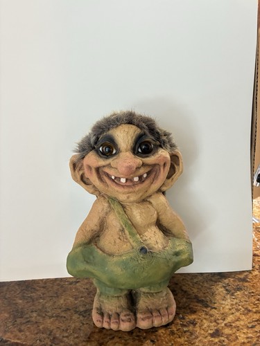 Nyform troll with book - nyform,