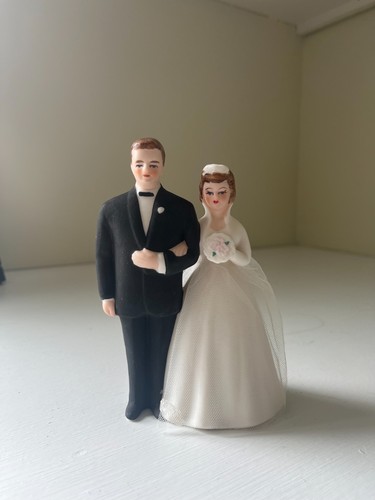 Statuina cake topper