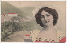 VISO DI DONNA SU SFONDO MONTANO #367