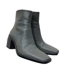 Stivaletti a punta squadrata