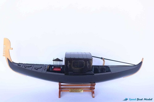 Gondola veneziana dipinta