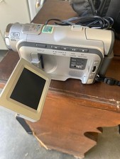 VIDEOCAMERA SAMSUNG VP-D103 MINI DV CON CUSTODIA E ACCESSORI (NON PROVATA)