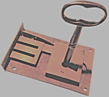 ANTICA PARTICOLARE SERRATURA,DA INCASSO, CON DUE MANDATE A 3 DENTI, 1805/10-1830