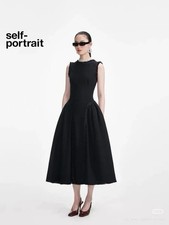 Auto Portrait Nero Bouclé