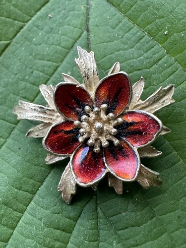 Spilla fiore rosso hroar prydz - spilla,