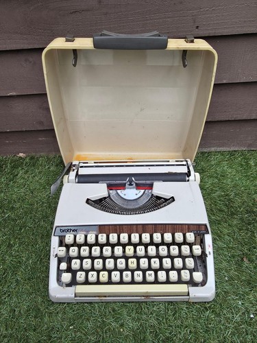 Brother deluxe 900 typewriter - brother,