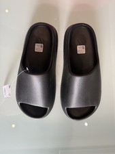 yeezy slides