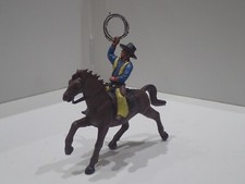 CROMOPLASTO ISAS SOLDATINO IN GOMMA A CAVALLO COW BOY CON LAZO (3)
