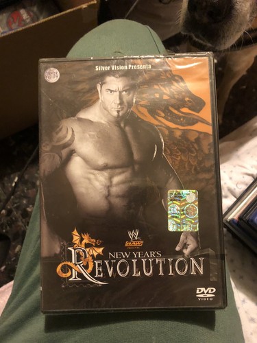 Wwe new years revolution - revolution, dvd