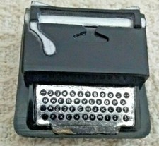 Macchina da scrivere bambola