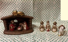 Thun Capanna con Natività, Re Magi e Cammello Rosso Presepe Classico