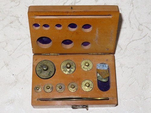 Antico set pesi con scatola - set,